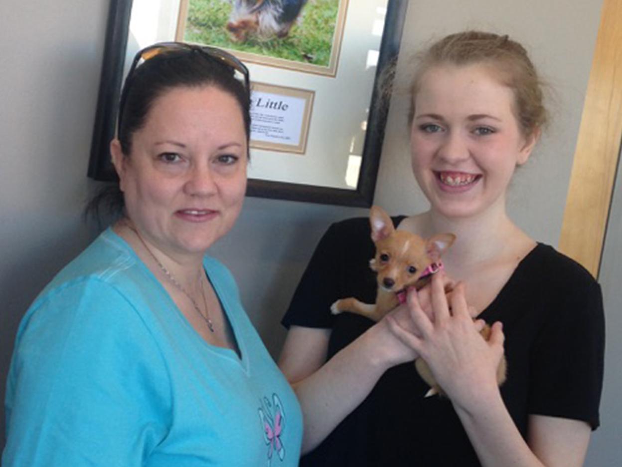 Christy Little, left, meets with Bridget Monk and her dog, Princess Paisley, at the Animal Emergency and Referral Clinic in Flowood. Monk received funds donated in memory of the Little’s dog, Gabbie, for those in need of help to pay for veterinary care. (Submitted photo)